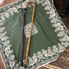 竹製と高さ調節可能な杖です