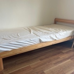 IKEAシングルベッド(マットレスは楽天)