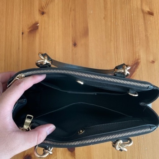 美品 ★ COACH コーチ シボ革 ２色ベルト　ショルダーバッグ レザー　紺 coach コーチ バンドバック 美品 美品 ☆ COACH コーチ シボ革 2色ベルト