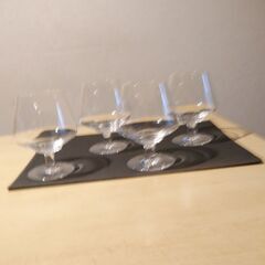 ①ワイングラス（4個）高さ10.5㎝　　②ワイングラス（4個）高...