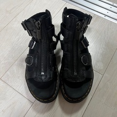 ドクターマーチン フロントジップ サンダル