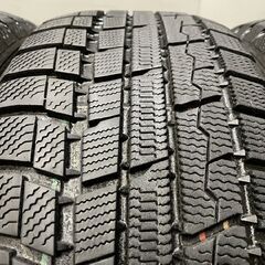 TOYO winter TRANPATH TX 215/55R17 17インチ スタッドレス 4本 20年製 バリ溝 カムリ レクサスHS ヴェゼル等　(TH881) クレジットカード QR決済可能