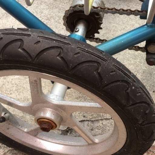 クークルS シニア向け 四輪自転車 高齢者 倒れない自立する自転車