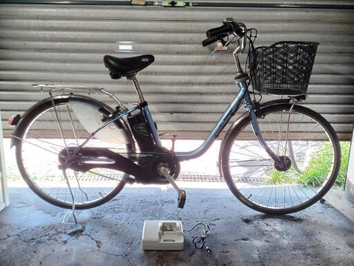 電動自転車　中古　Panasonic　VIVI DX　内装3段変速　液晶パネル　パネルスイッチライト　両立スタンド連動ハンドルロック　リアキャリアチャイルドシート取り付け可能　ソーラー式リア反射盤　充電器バッテリー(動作確認済み)鍵各1個　タイヤ26インチ