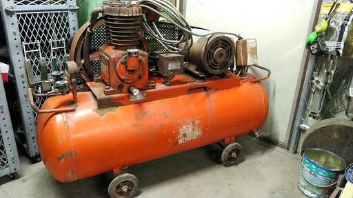 ジャンク　 エアコンプレッサー 明治機 械製作所 検) ベビコン 日立 マキ 夕 工具 ジャンク 鉄屑 スクラップ