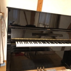 カワイの古いピアノです。