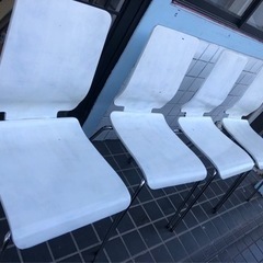 椅子　飲食店　ダイニングチェア　4脚　白に塗ってある椅子です