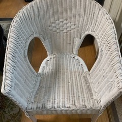 白　ラタン椅子2組　あげます