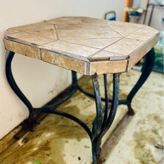 ベランダで使っていたテーブルです！鉄の足の部分が錆びてます。