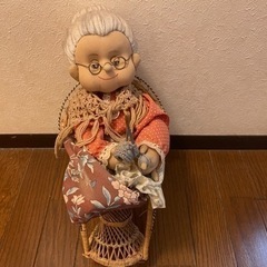 【差し上げます】おばあちゃんの人形（椅子付）