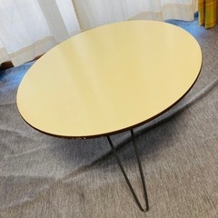 丸型　折りたたみテーブル　3本足シンプル
