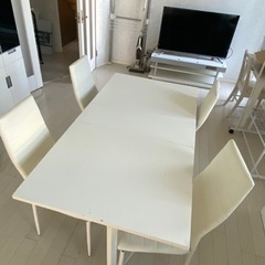 IKEAダイニングテーブル。