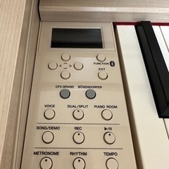 ほぼ未使用電子ピアノ　ヤマハ　CLP-645WA  