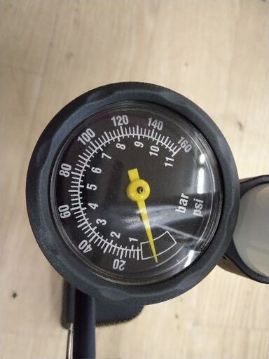 極上美品 自転車 空気入れ 空気圧メーター付き