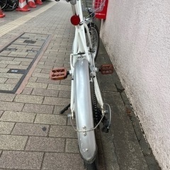 屋根付き保管】街乗り ミニベロ refmo ホワイト ナンバーロック付き