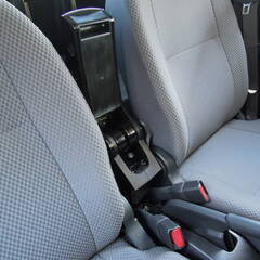 汎用跳ね上げ式アームレスト用ハイゼットジャンボ専用ブラケット 、500，510　前期、後期用。アームレスト組み付け品