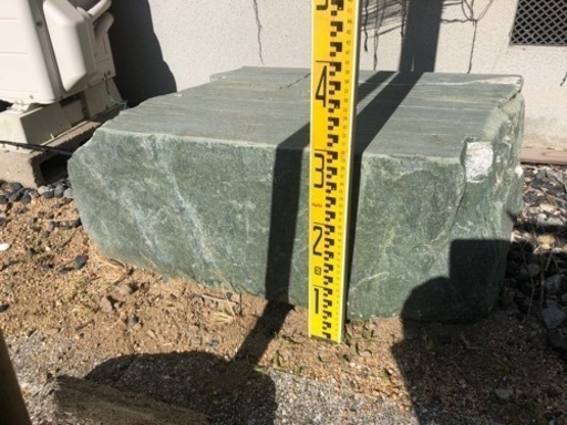 四国 阿波の青石 靴脱ぎ石 表面磨き加工石