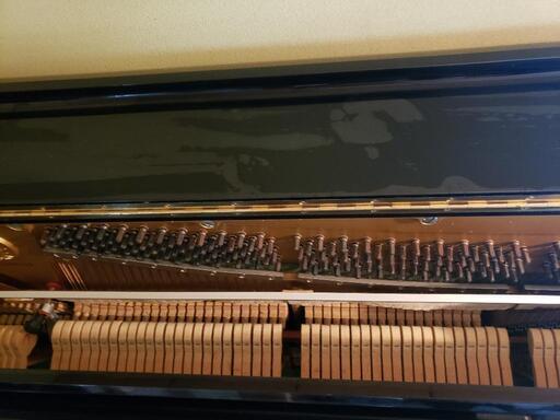 カワイのグランド型アップライトピアノ　KAWAI BL-71\n\n
