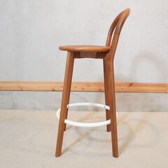 arflex(アルフレックス)よりC.O.D(シー・オー・ディー)デザインのCREDO(クレド) ウォールナット材 カウンターチェアです。シンプルで軽快、移動もしやすいスタイリッシュなハイチェア。DH108