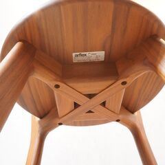 arflex(アルフレックス)よりC.O.D(シー・オー・ディー)デザインのCREDO(クレド) ウォールナット材 カウンターチェアです。シンプルで軽快、移動もしやすいスタイリッシュなハイチェア。DH108