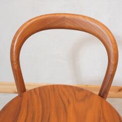 arflex(アルフレックス)よりC.O.D(シー・オー・ディー)デザインのCREDO(クレド) ウォールナット材 カウンターチェアです。シンプルで軽快、移動もしやすいスタイリッシュなハイチェア。DH108