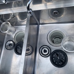 業務用 2槽シンク 二口蛇口付き 幅900×奥750×高さ800(mm) 流し台 二層 ニ槽 厨房機材 キッチン 手洗い場 店舗用品 2層 ホース新品 大阪発