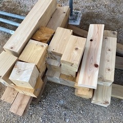 新築の木切れ　端材　切れ端　薪