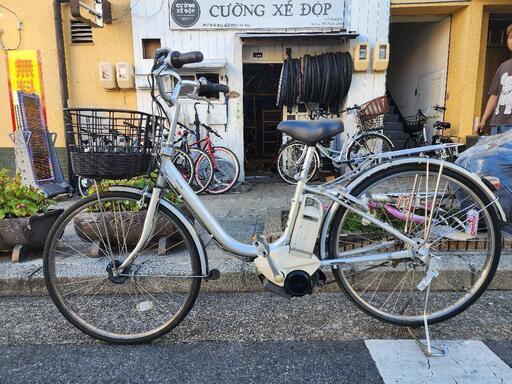 ✨✨  電動自転車  26インチ  3変速  8.1AH  4点  充電器付き  シルバー  配達可能