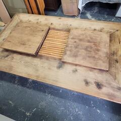木製のテーブル　畳１畳程の大きさ
