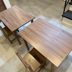 IKEA 子供用机と椅子2セット