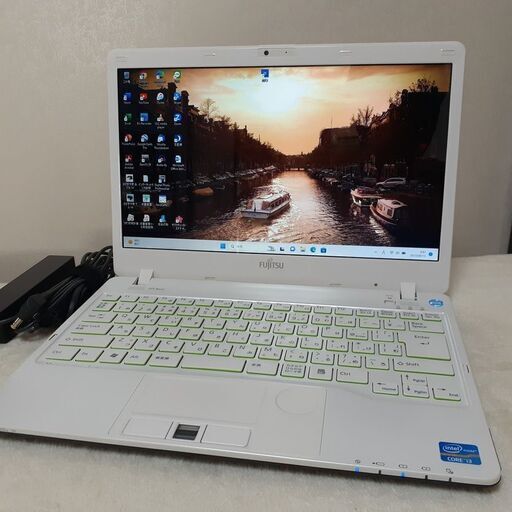 【取引中です】FUJITSU　LIFEBOOK　13.3インチ　小型・軽量　i3　6GB　SSD　カメラ　Office2021　Wi-Fi　マルチ　Windows11