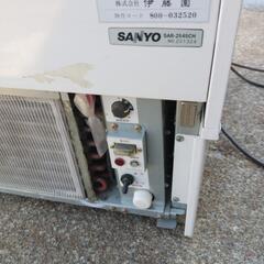 コンビニ等の温冷庫　多段ショーケース