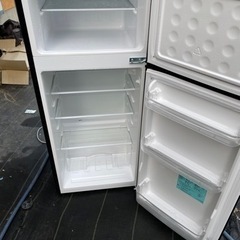 譲ってもらった冷蔵庫です、年式2018綺麗です
