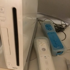 Wii本体とゲーム２つ（マリオカートwii、 Wii Sport...