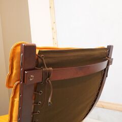 IDC OTSUKA(大塚家具) で取り扱われていたファルコン 本革ハイバックチェア/オットマンです。伸びやかなバックフレームとヘッドレストが深い安らぎを与えてくれるレザー パーソナルチェアです。DH117