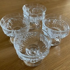 ガラス製デザートカップ4個/昭和レトロ