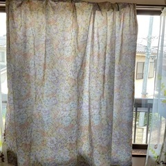 腰高窓用花柄カーテン　２枚組