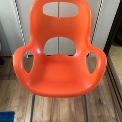 【ネット決済】オレンジの椅子