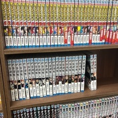 漫画まとめ売り　今週25日までの値下げ　本棚付き