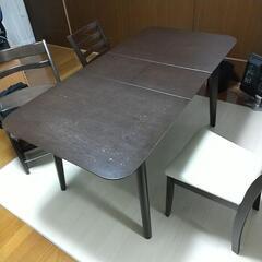 ニトリのダイニングテーブル