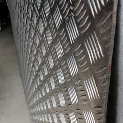 【ジャンク品】[配達無料]アルミ縞板　4尺☓8尺　未使用保管品