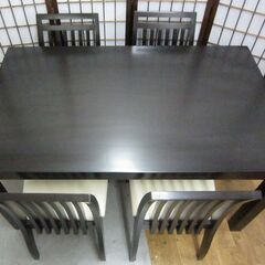 R604 モダン ダイニング5点セット、黒 4人用ダイニングセット、幅135cm