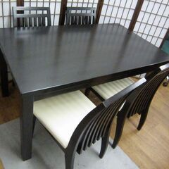 R604 モダン ダイニング5点セット、黒 4人用ダイニングセット、幅135cm Used・美品