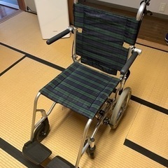 介護用　折り畳み車椅子