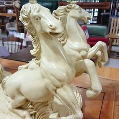 イタリア製｜躍動馬彫刻台座｜ガラステーブル