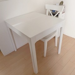 【ネット決済】IKEA ダイニングテーブル 伸長式 椅子付き