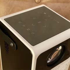 新品　小型プロジェクター　家庭用　フルハイビジョン　スピーカー内蔵　