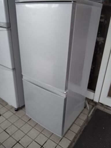 2017年 シャープ 霜取りファン搭載 付け替えドア対応 冷蔵庫