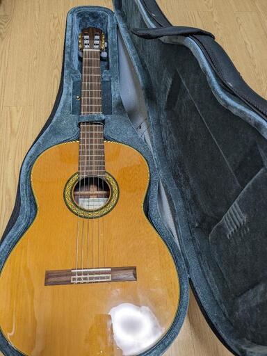 TAKAMINEクラシックギター  (ハードケース、足台、フィニッシングペーパー付き)