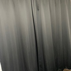 黒のロングカーテン
